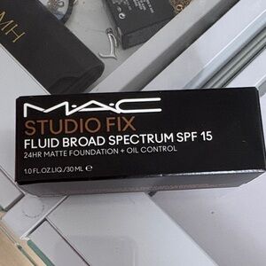 MAC Studio Fix - 24hr Foundation NWT